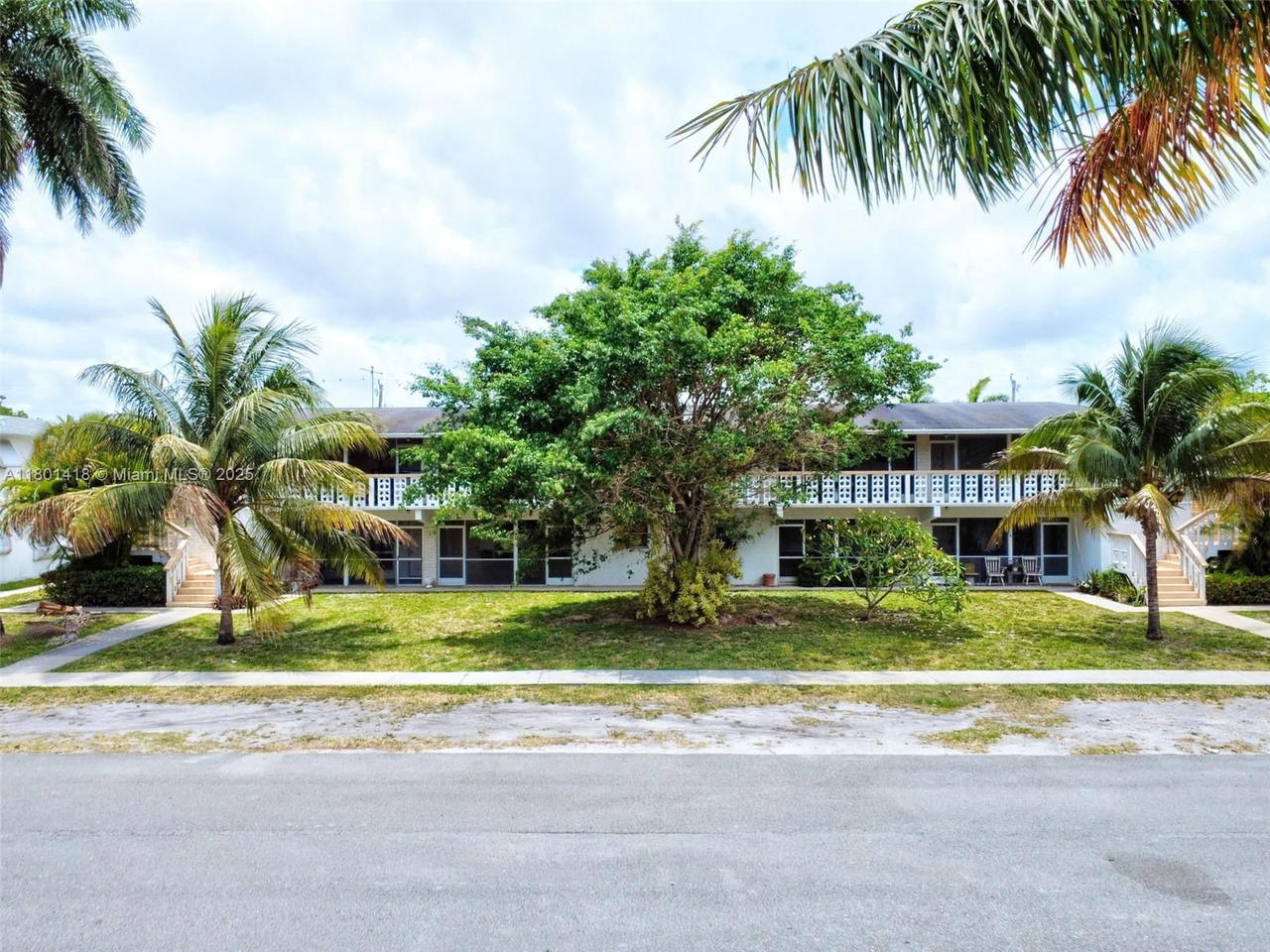 Real estate property located at 532 Luna Ct #7, Broward, Pinetree Condo Apts, Hollywood, FL