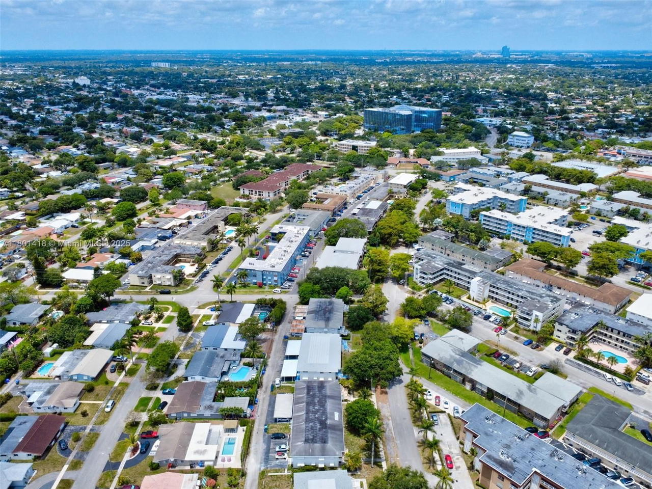 Real estate property located at 532 Luna Ct #7, Broward, Pinetree Condo Apts, Hollywood, FL