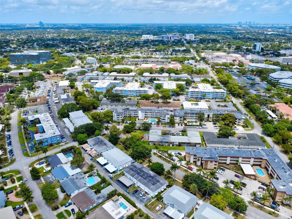 Real estate property located at 532 Luna Ct #7, Broward, Pinetree Condo Apts, Hollywood, FL