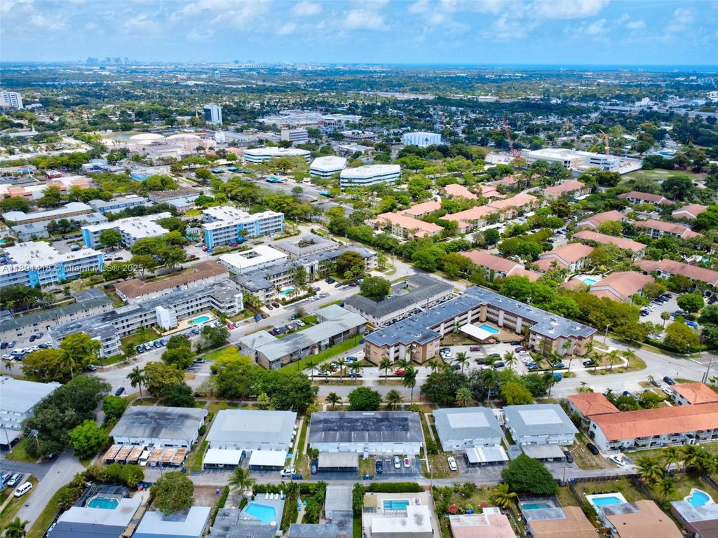 Real estate property located at 532 Luna Ct #7, Broward, Pinetree Condo Apts, Hollywood, FL