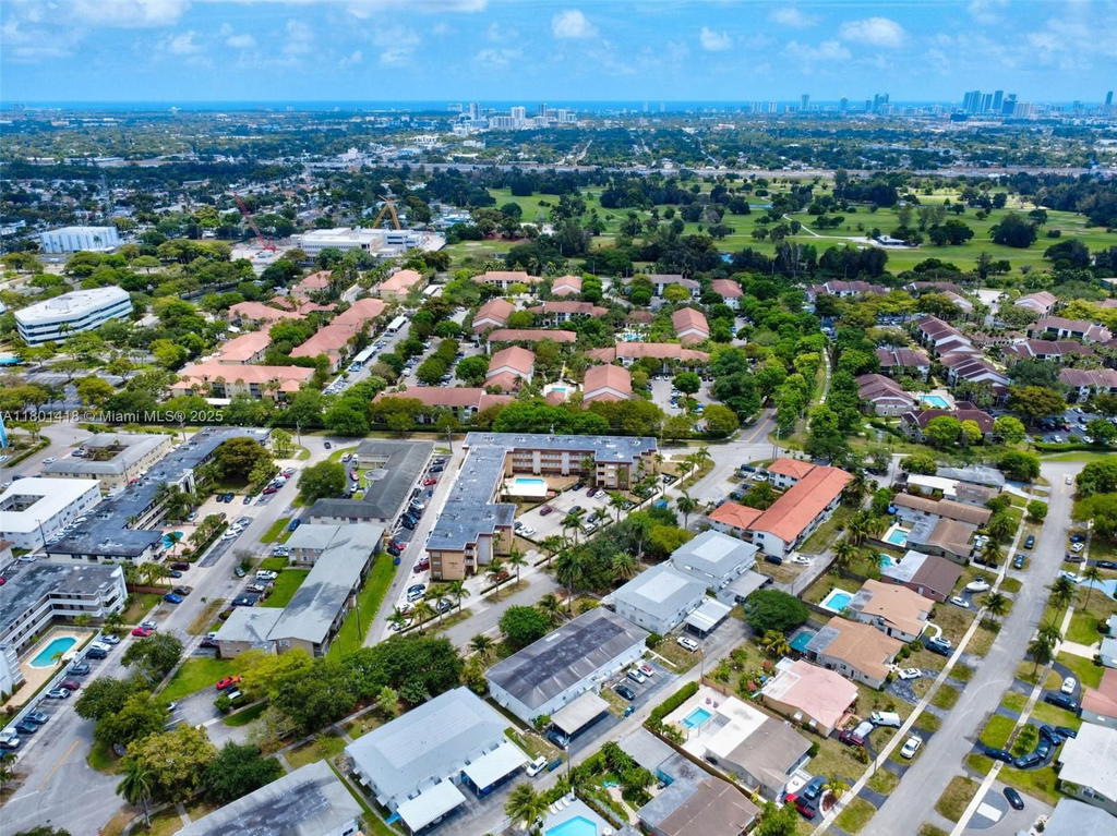 Real estate property located at 532 Luna Ct #7, Broward, Pinetree Condo Apts, Hollywood, FL