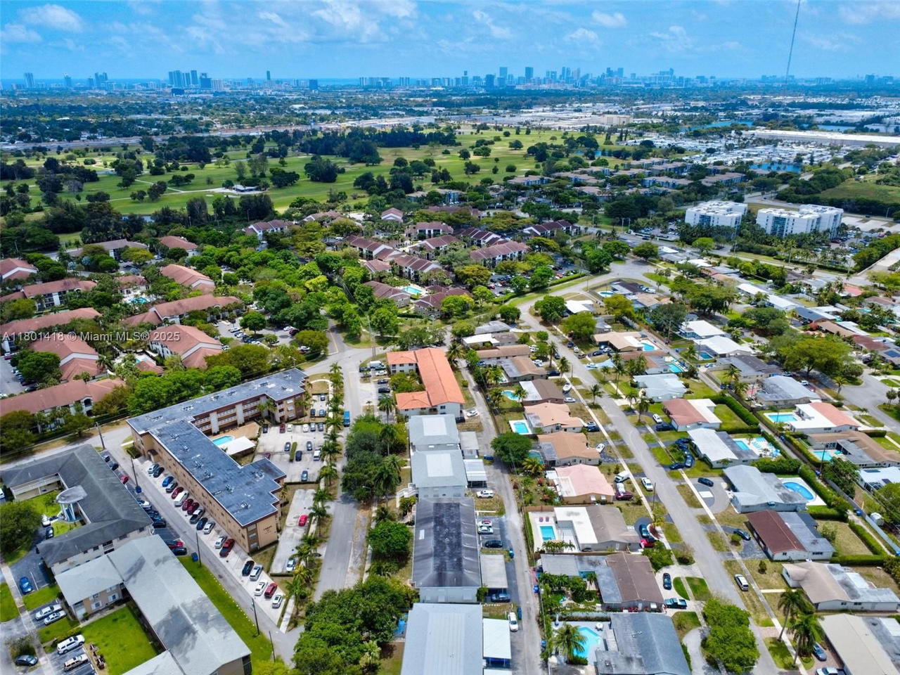 Real estate property located at 532 Luna Ct #7, Broward, Pinetree Condo Apts, Hollywood, FL