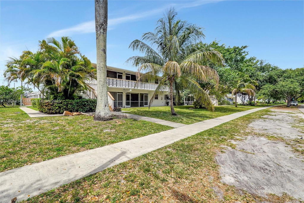 Real estate property located at 532 Luna Ct #7, Broward, Pinetree Condo Apts, Hollywood, FL