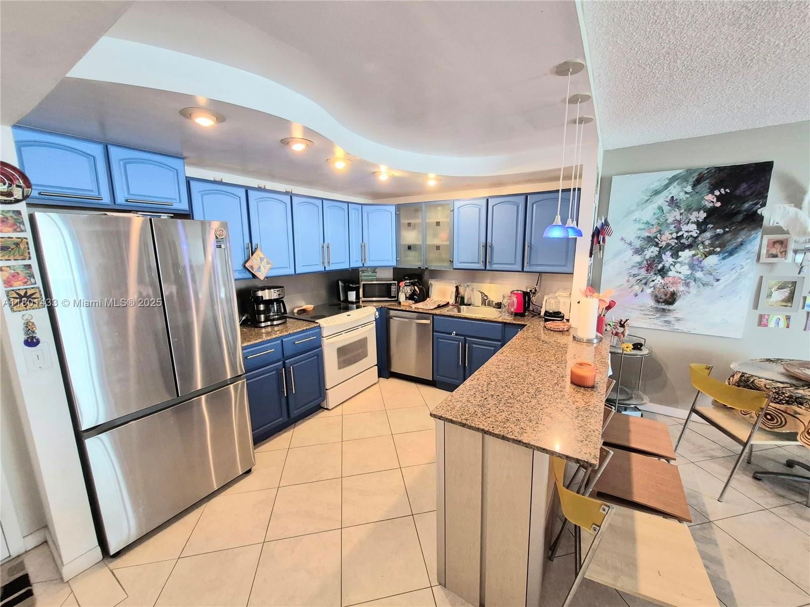 Real estate property located at 3800 Ocean Dr #818, Broward, Hallmark Of Hollywood Con, Hollywood, FL