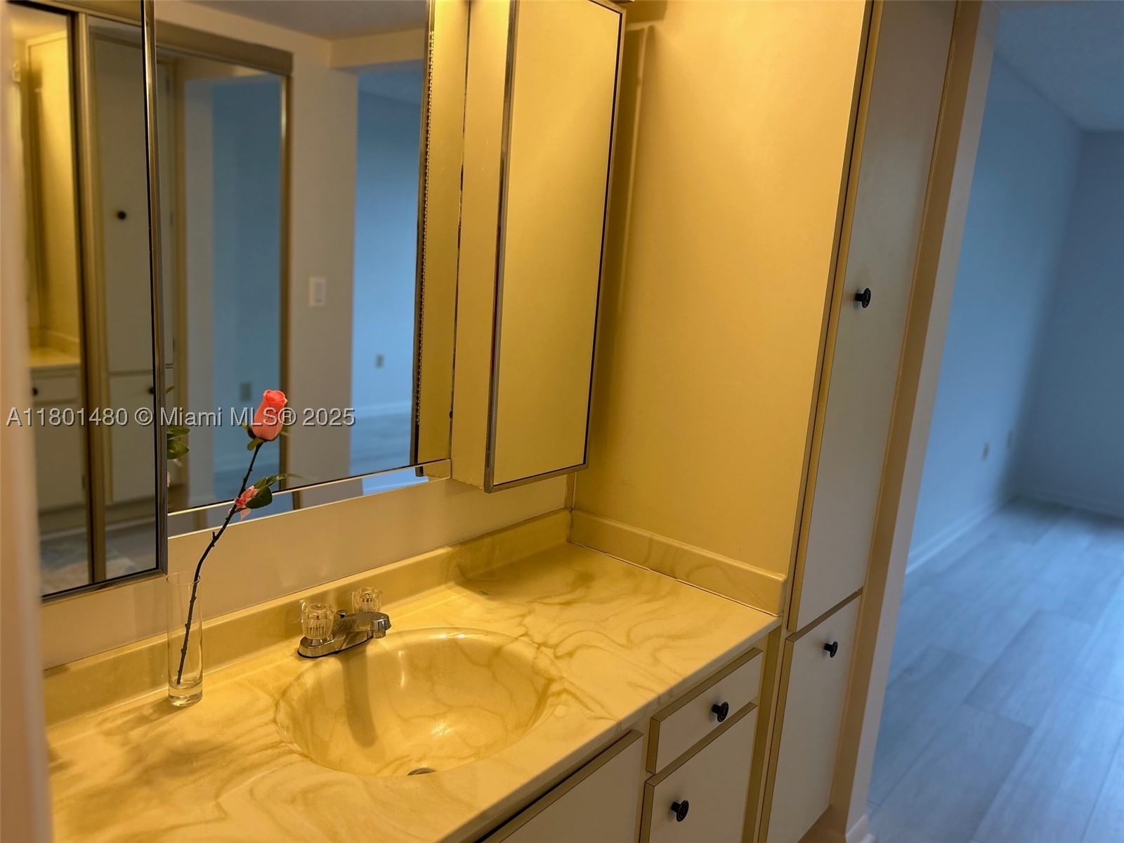Real estate property located at 1000 Colony Point Cir #302, Broward, Colony Point 2 Condo, Pembroke Pines, FL
