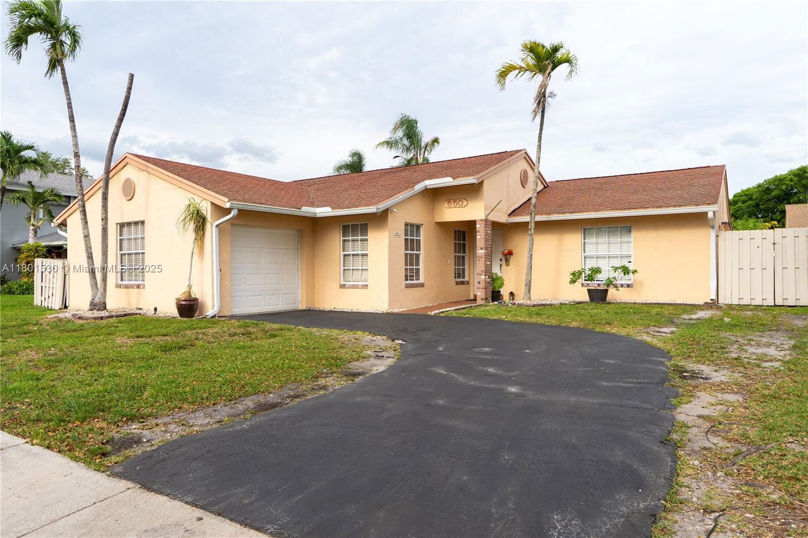 Real estate property located at 550 Auburn Way, Broward, Shenandoah Section One, Davie, FL