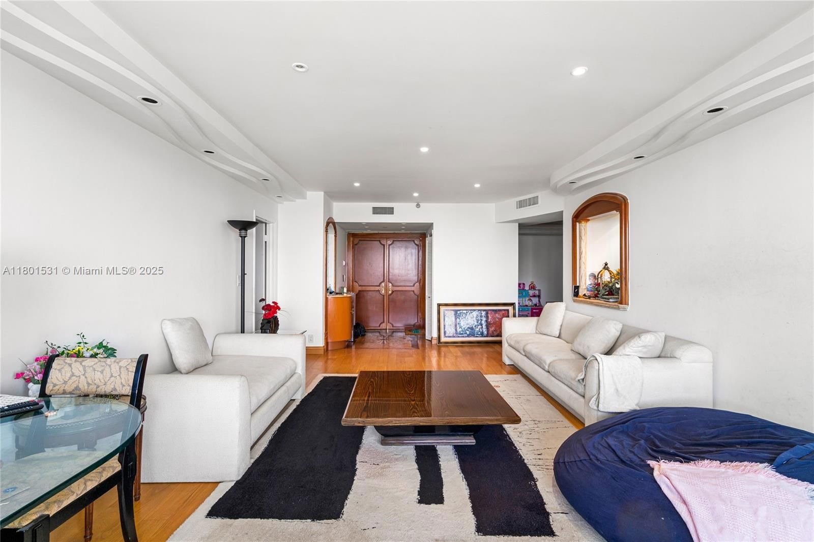 Real estate property located at 20281 Country Club Dr #909, Miami-dade, Hamptons West Condo, Aventura, FL