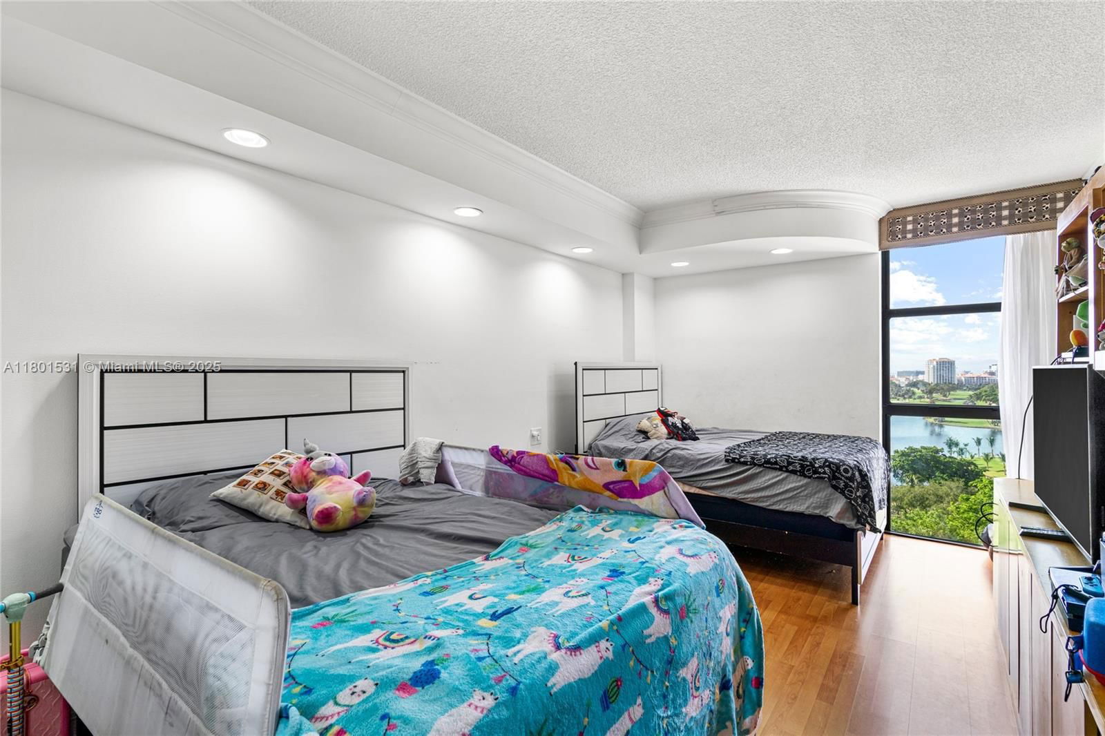 Real estate property located at 20281 Country Club Dr #909, Miami-dade, Hamptons West Condo, Aventura, FL