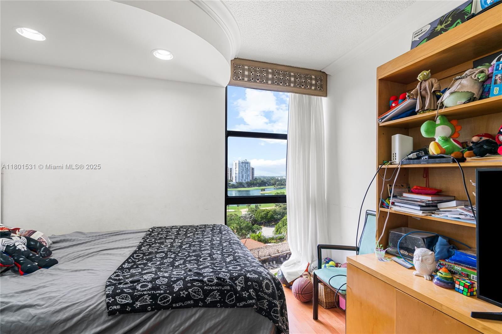 Real estate property located at 20281 Country Club Dr #909, Miami-dade, Hamptons West Condo, Aventura, FL