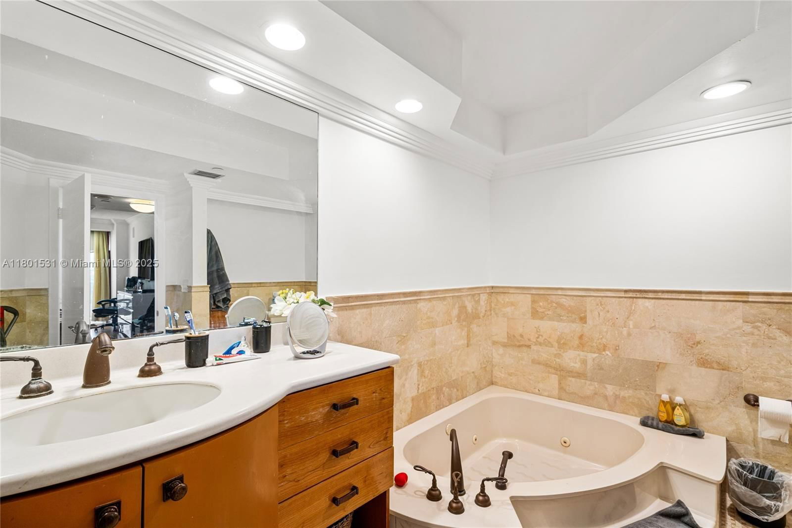 Real estate property located at 20281 Country Club Dr #909, Miami-dade, Hamptons West Condo, Aventura, FL