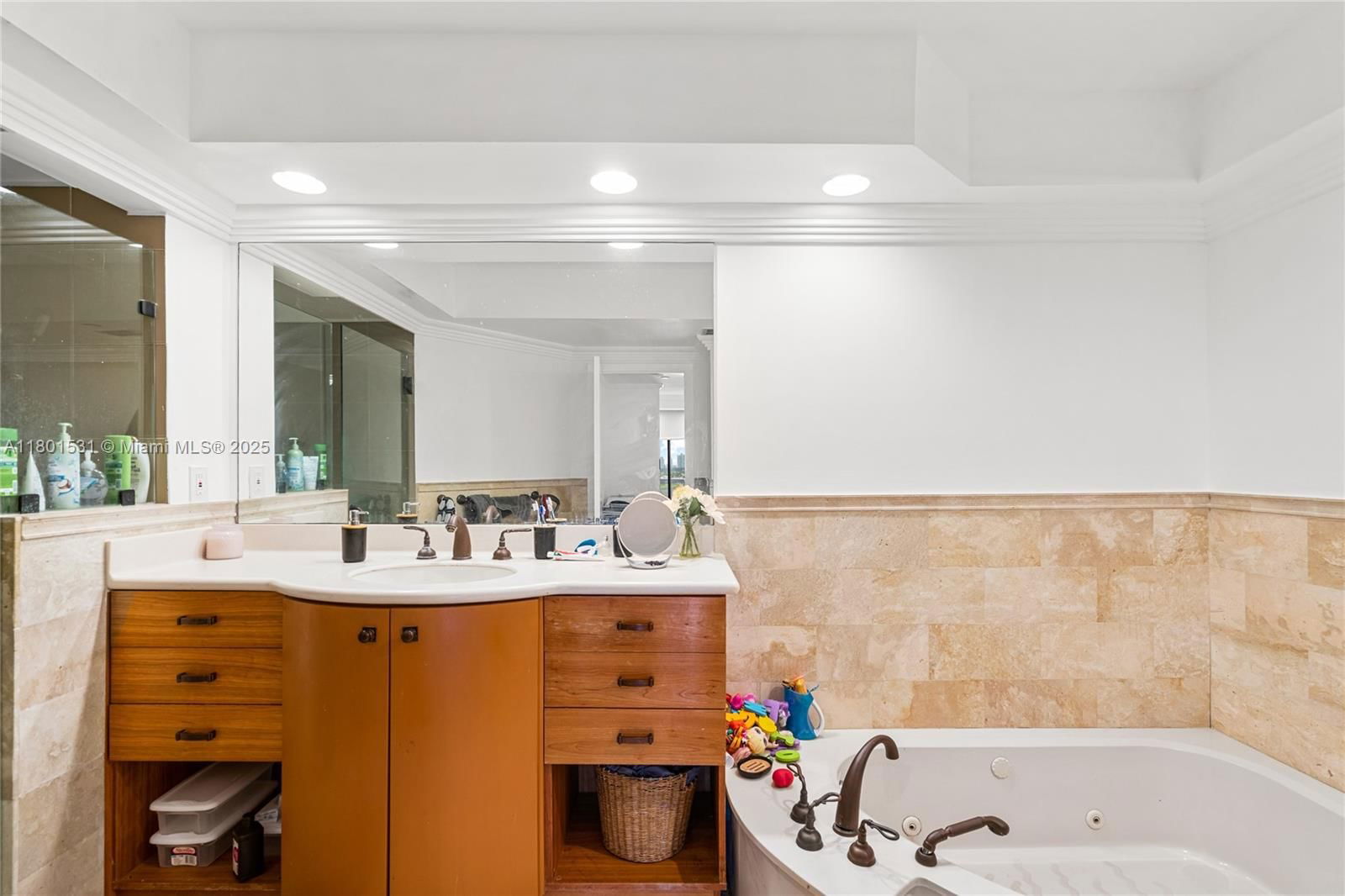 Real estate property located at 20281 Country Club Dr #909, Miami-dade, Hamptons West Condo, Aventura, FL