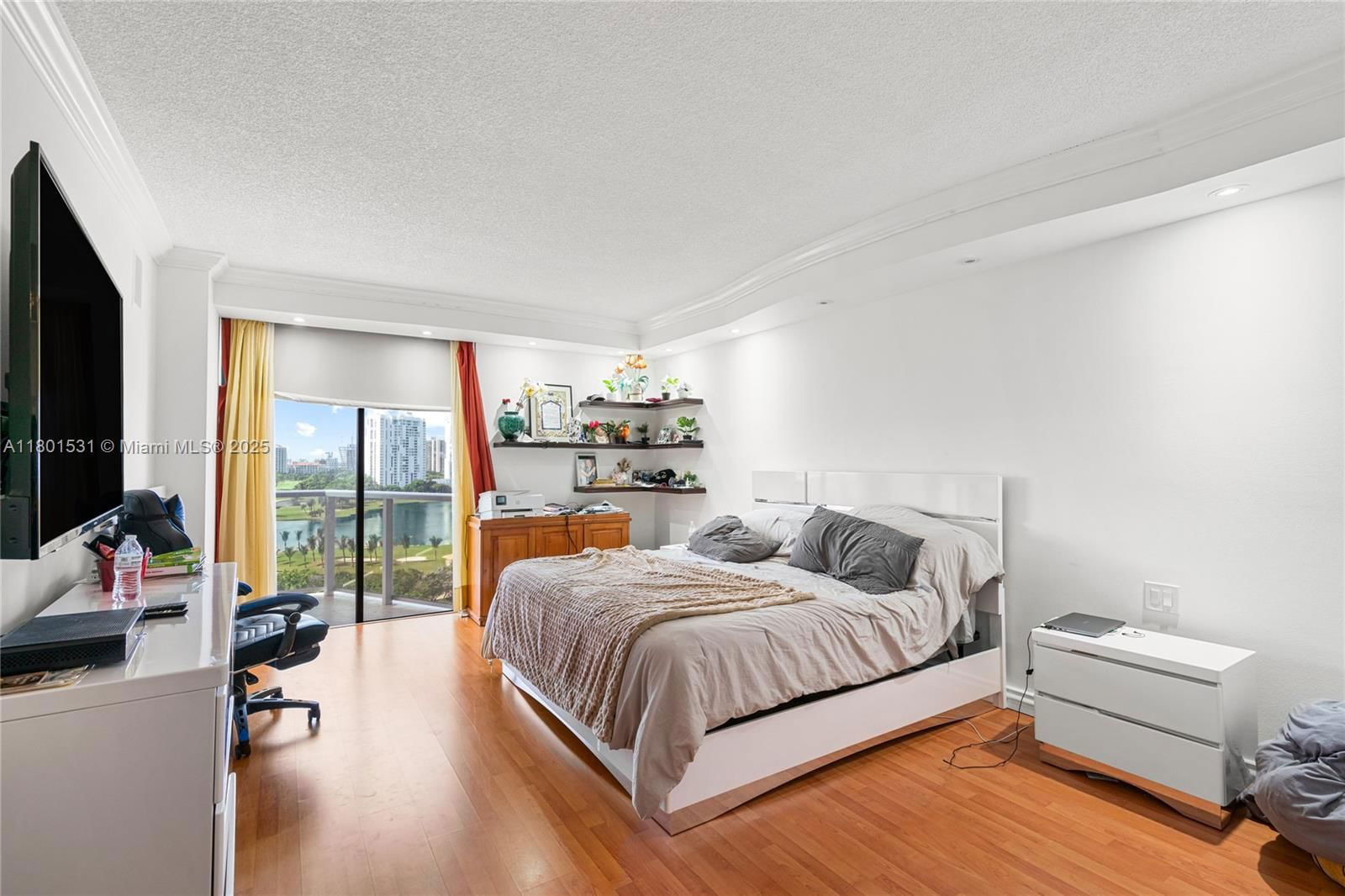 Real estate property located at 20281 Country Club Dr #909, Miami-dade, Hamptons West Condo, Aventura, FL