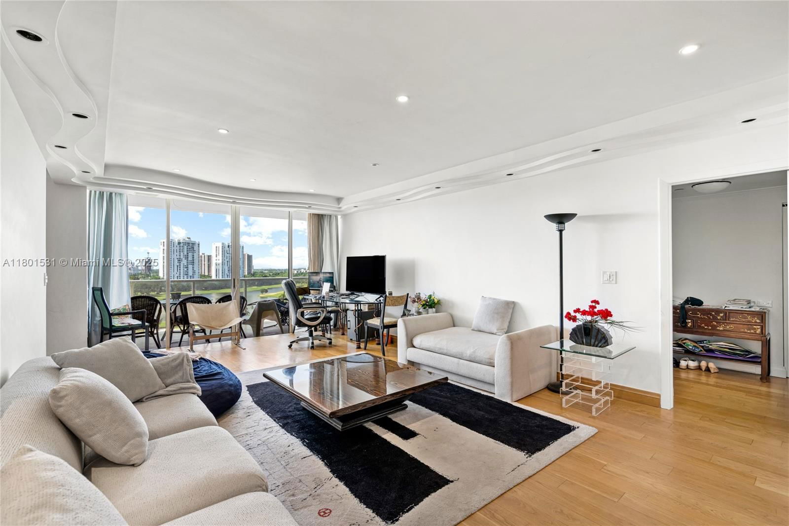 Real estate property located at 20281 Country Club Dr #909, Miami-dade, Hamptons West Condo, Aventura, FL