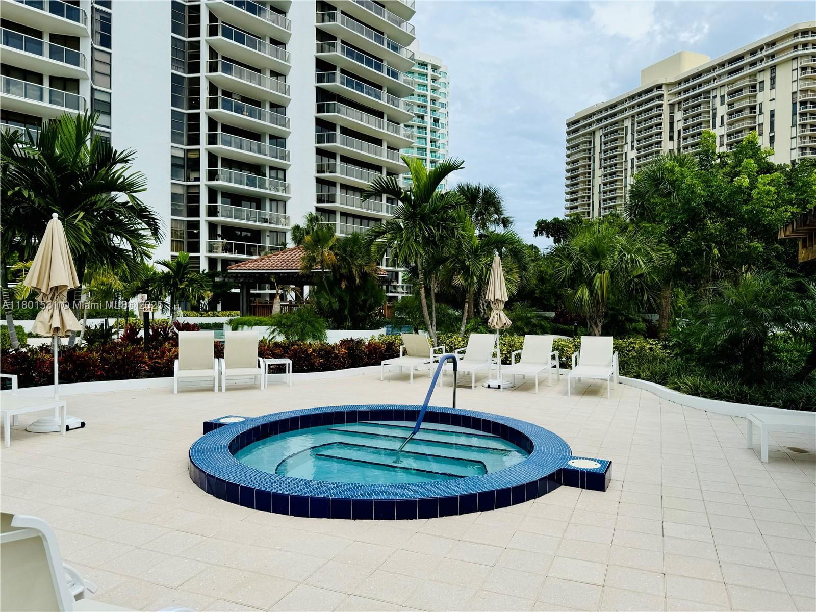 Real estate property located at 20281 Country Club Dr #909, Miami-dade, Hamptons West Condo, Aventura, FL