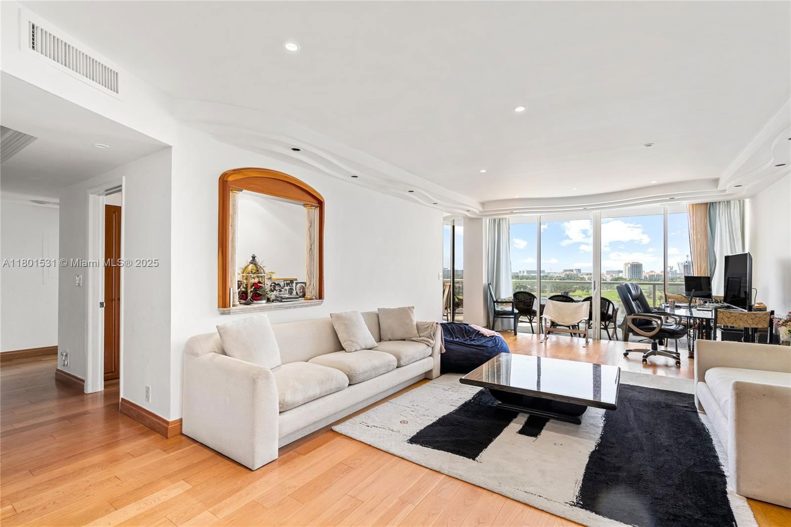 Real estate property located at 20281 Country Club Dr #909, Miami-dade, Hamptons West Condo, Aventura, FL