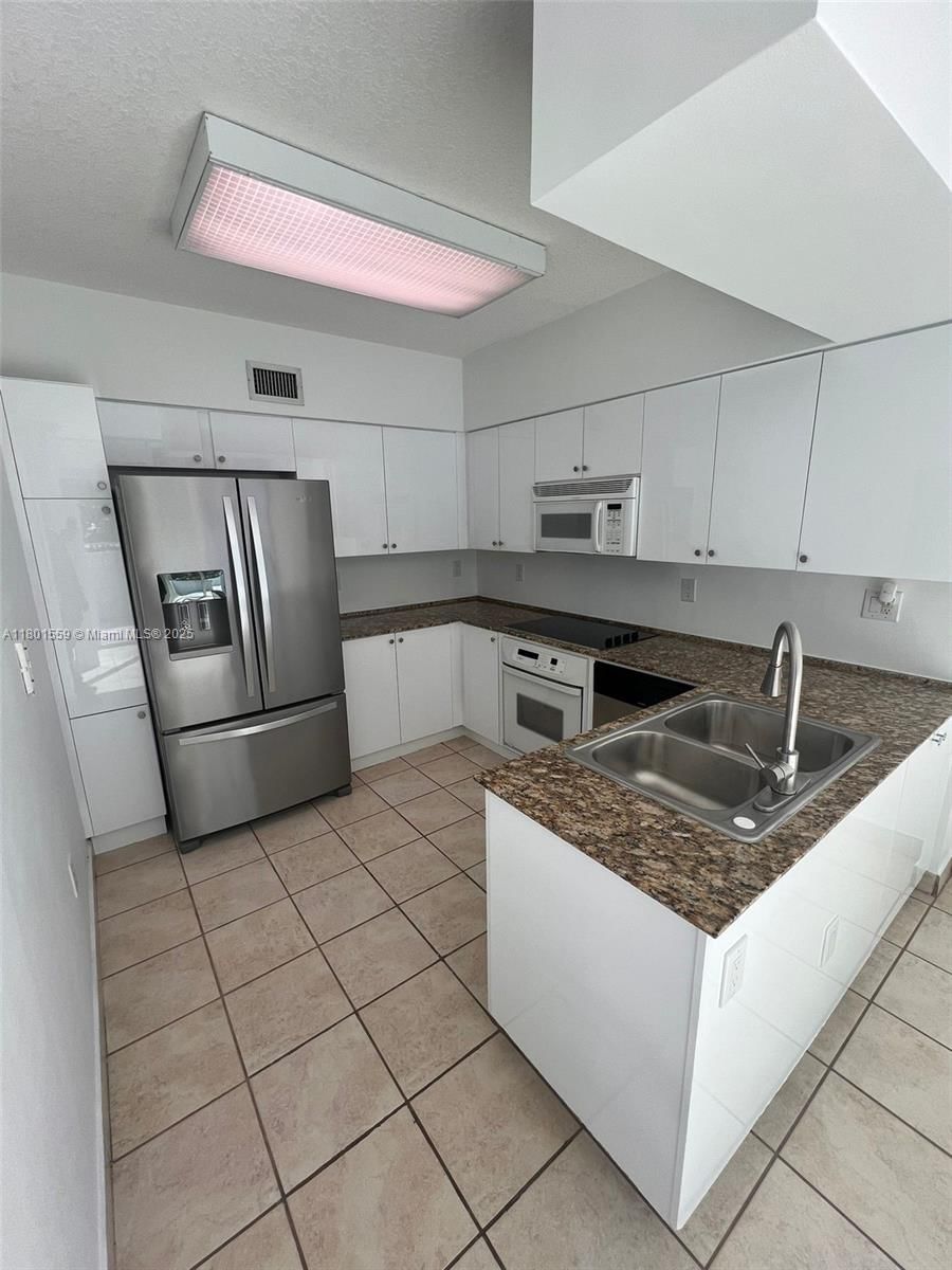 Real estate property located at 3370 Hidden Bay Dr, Miami-dade, 100 Hidden Bay Condo, Aventura, FL