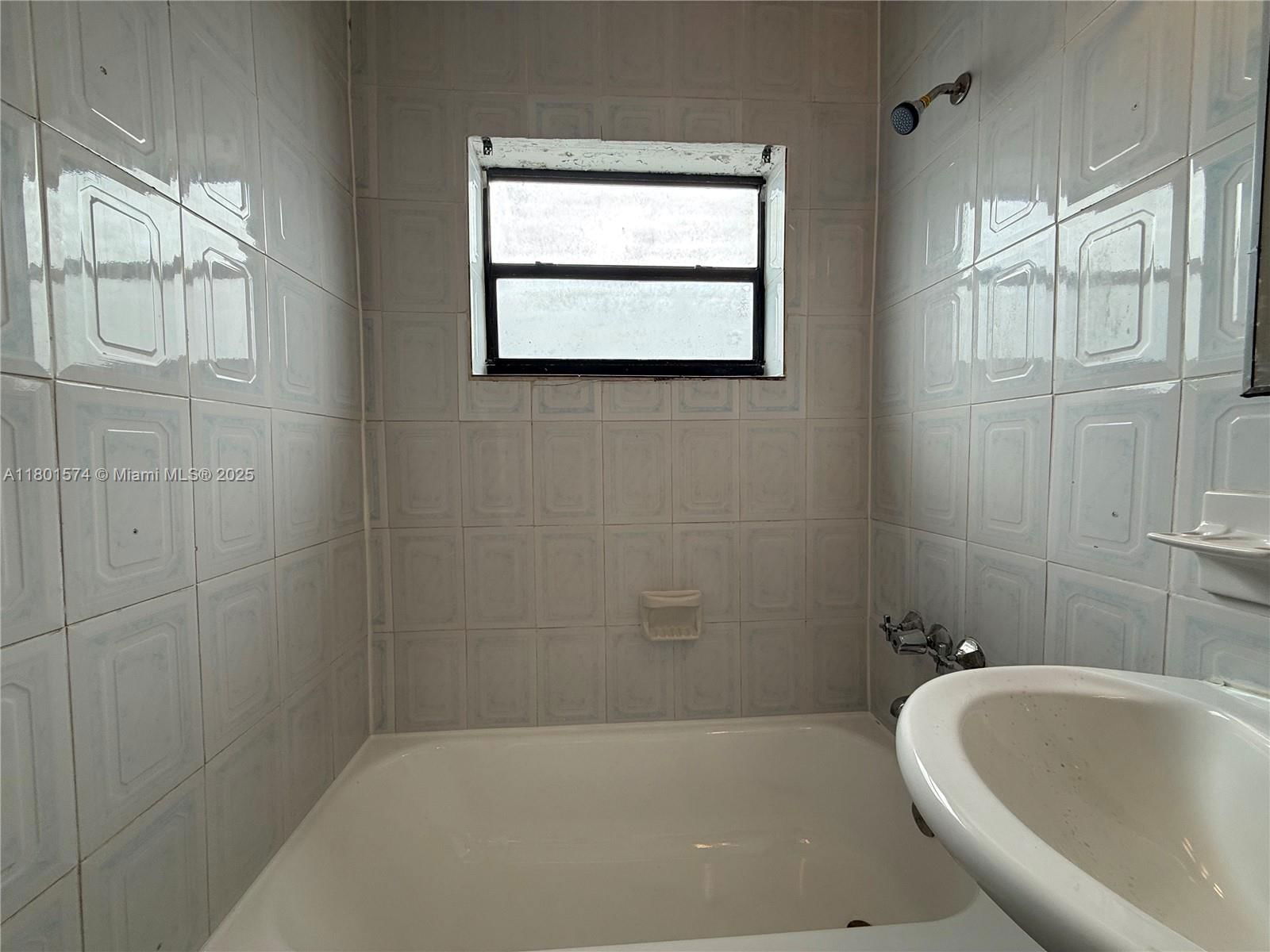 Real estate property located at 1100 151st Ter, Miami-dade, Breezeswept Heights, North Miami Beach, FL