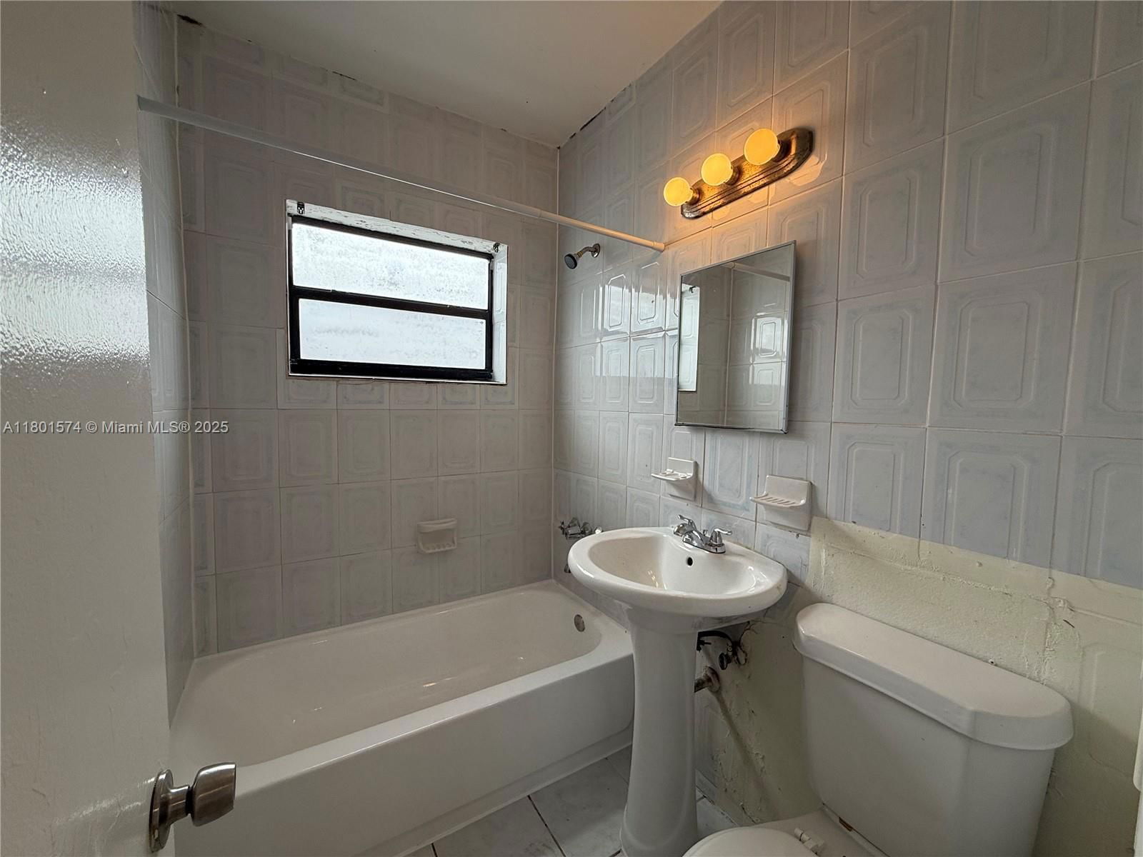 Real estate property located at 1100 151st Ter, Miami-dade, Breezeswept Heights, North Miami Beach, FL