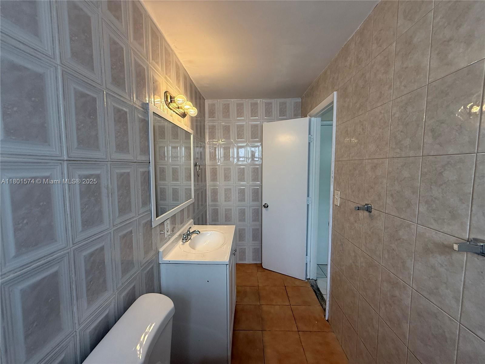 Real estate property located at 1100 151st Ter, Miami-dade, Breezeswept Heights, North Miami Beach, FL