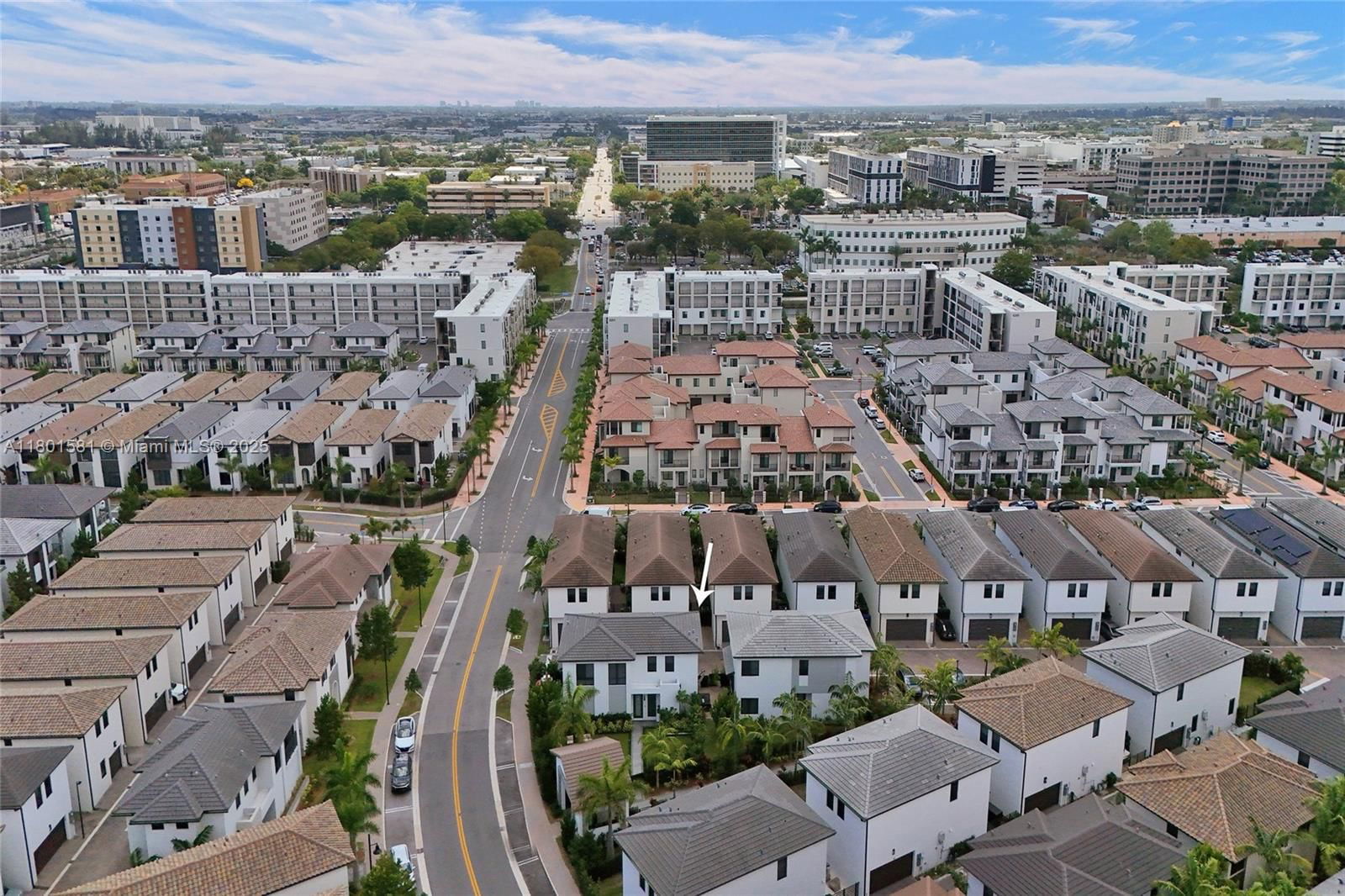 Real estate property located at 8211 43rd Ter, Miami-dade, Downtown Doral South Phas, Doral, FL