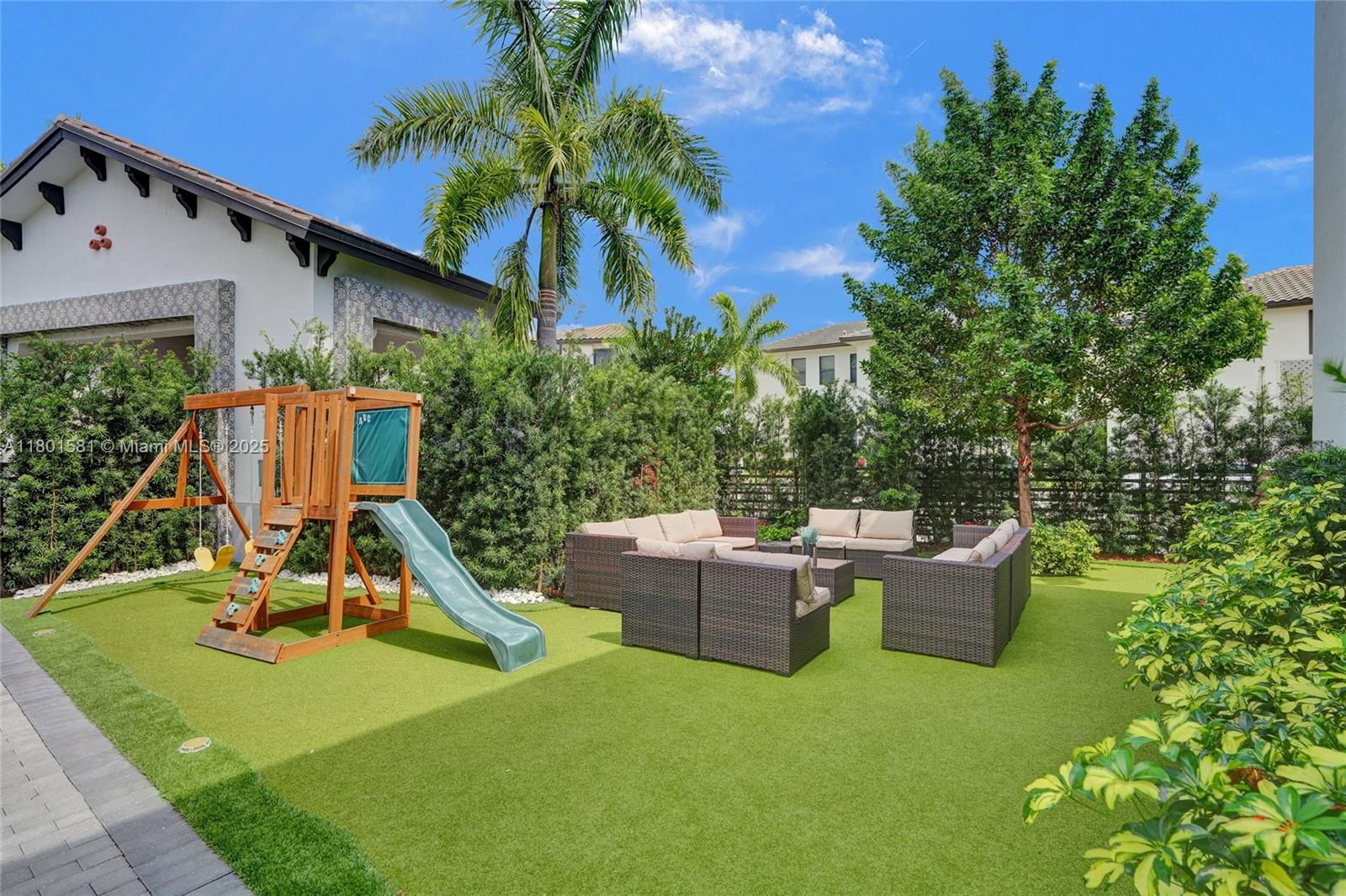 Real estate property located at 8211 43rd Ter, Miami-dade, Downtown Doral South Phas, Doral, FL