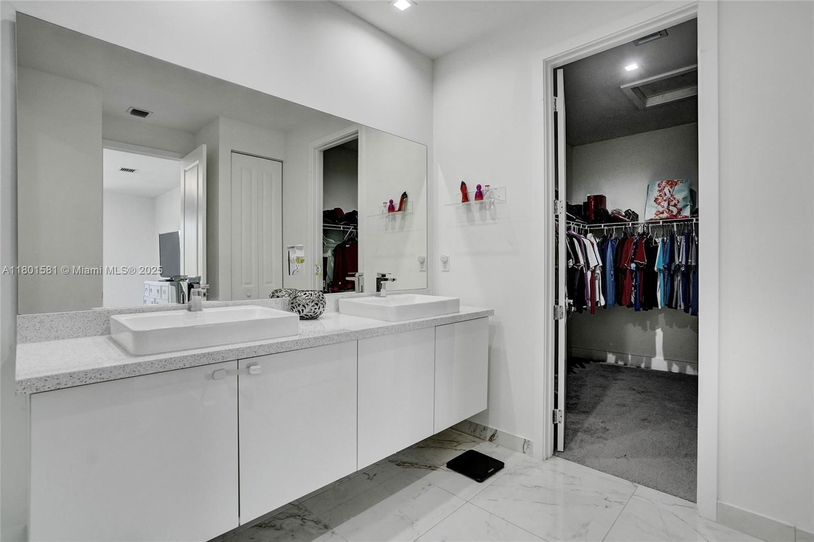 Real estate property located at 8211 43rd Ter, Miami-dade, Downtown Doral South Phas, Doral, FL
