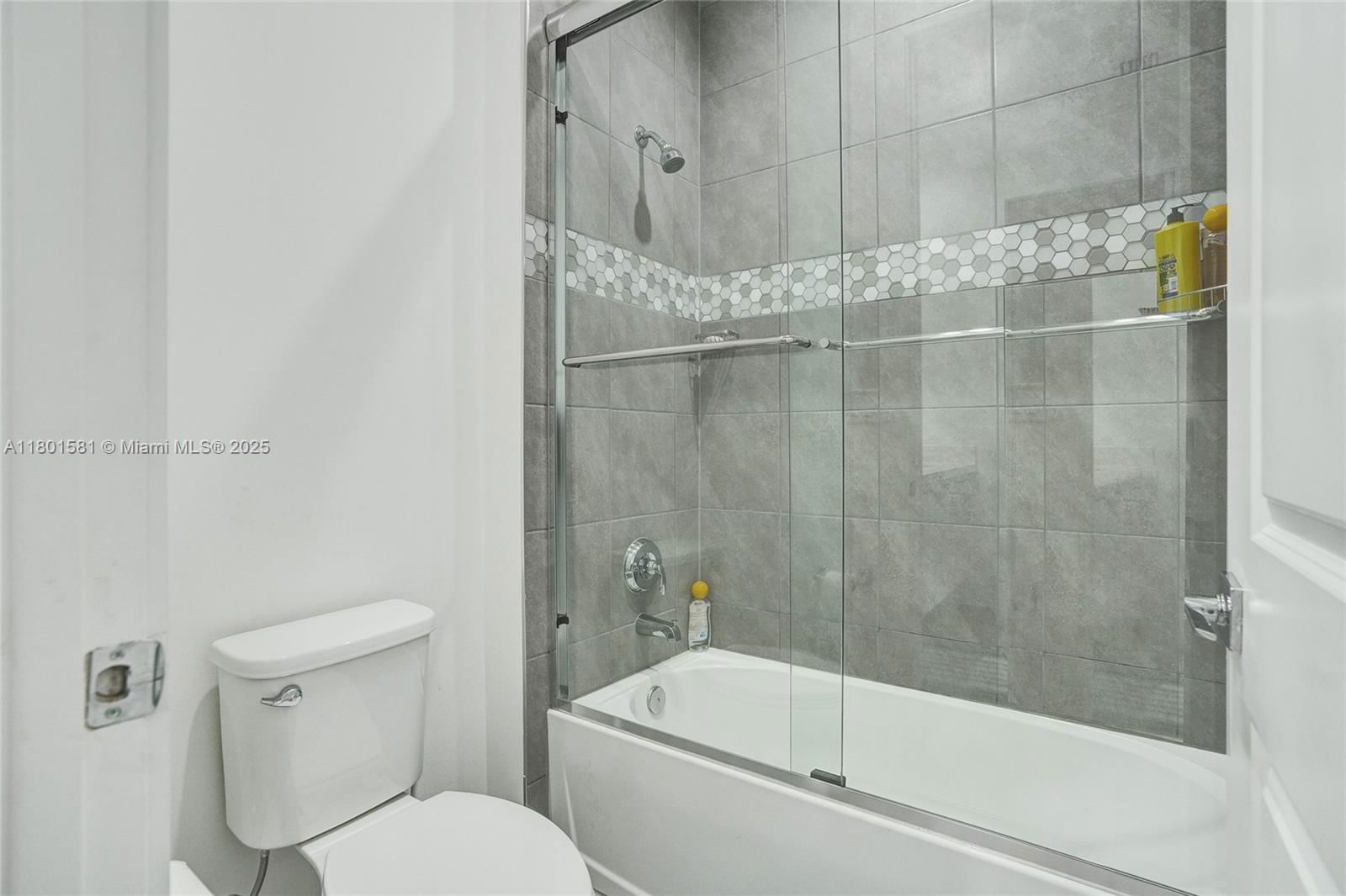 Real estate property located at 8211 43rd Ter, Miami-dade, Downtown Doral South Phas, Doral, FL