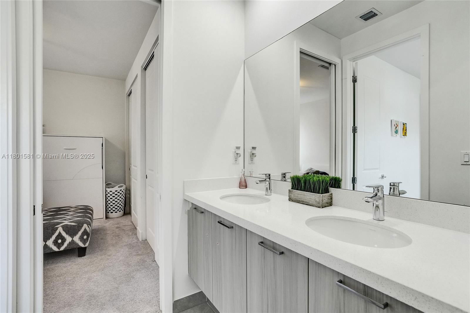 Real estate property located at 8211 43rd Ter, Miami-dade, Downtown Doral South Phas, Doral, FL