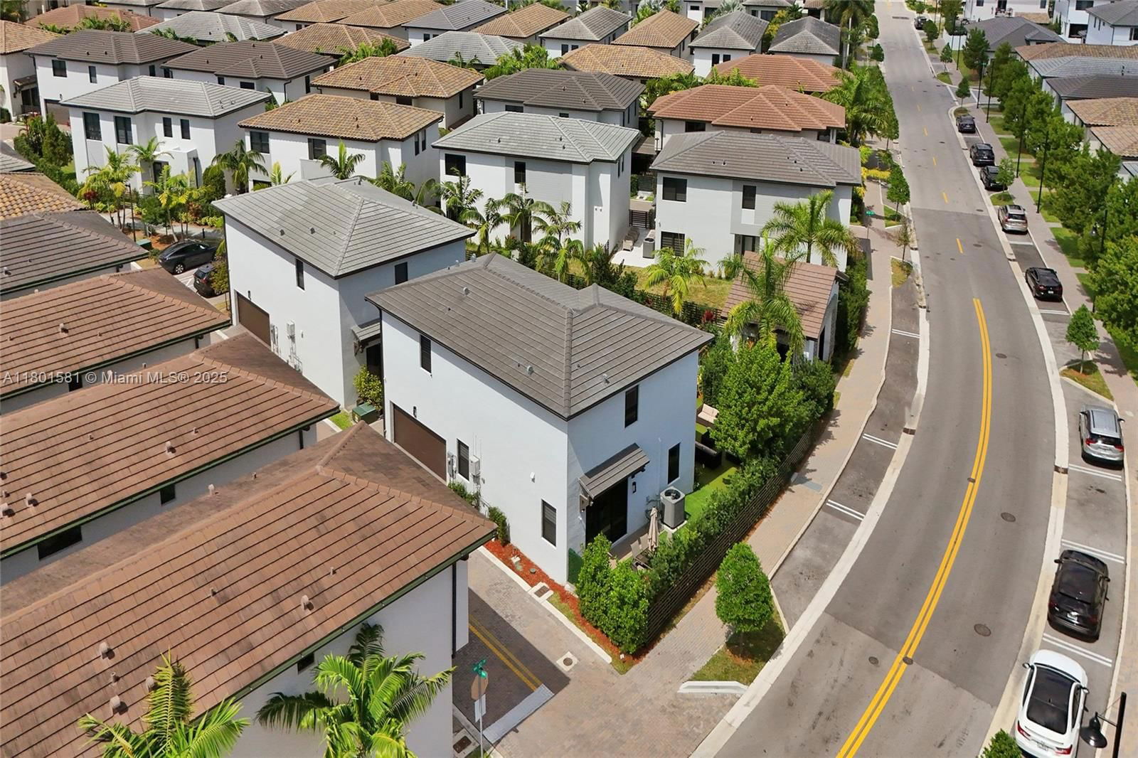 Real estate property located at 8211 43rd Ter, Miami-dade, Downtown Doral South Phas, Doral, FL
