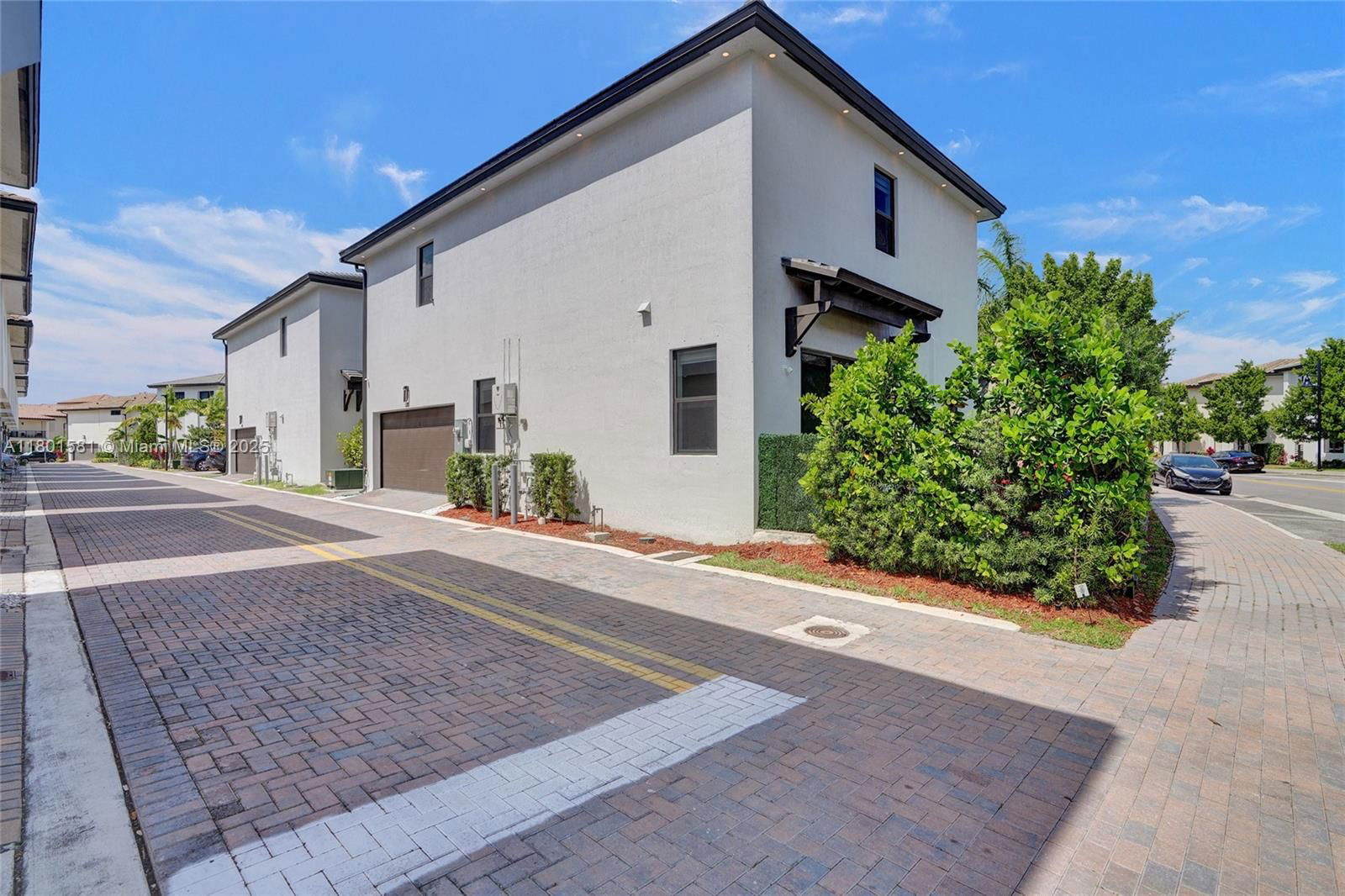 Real estate property located at 8211 43rd Ter, Miami-dade, Downtown Doral South Phas, Doral, FL