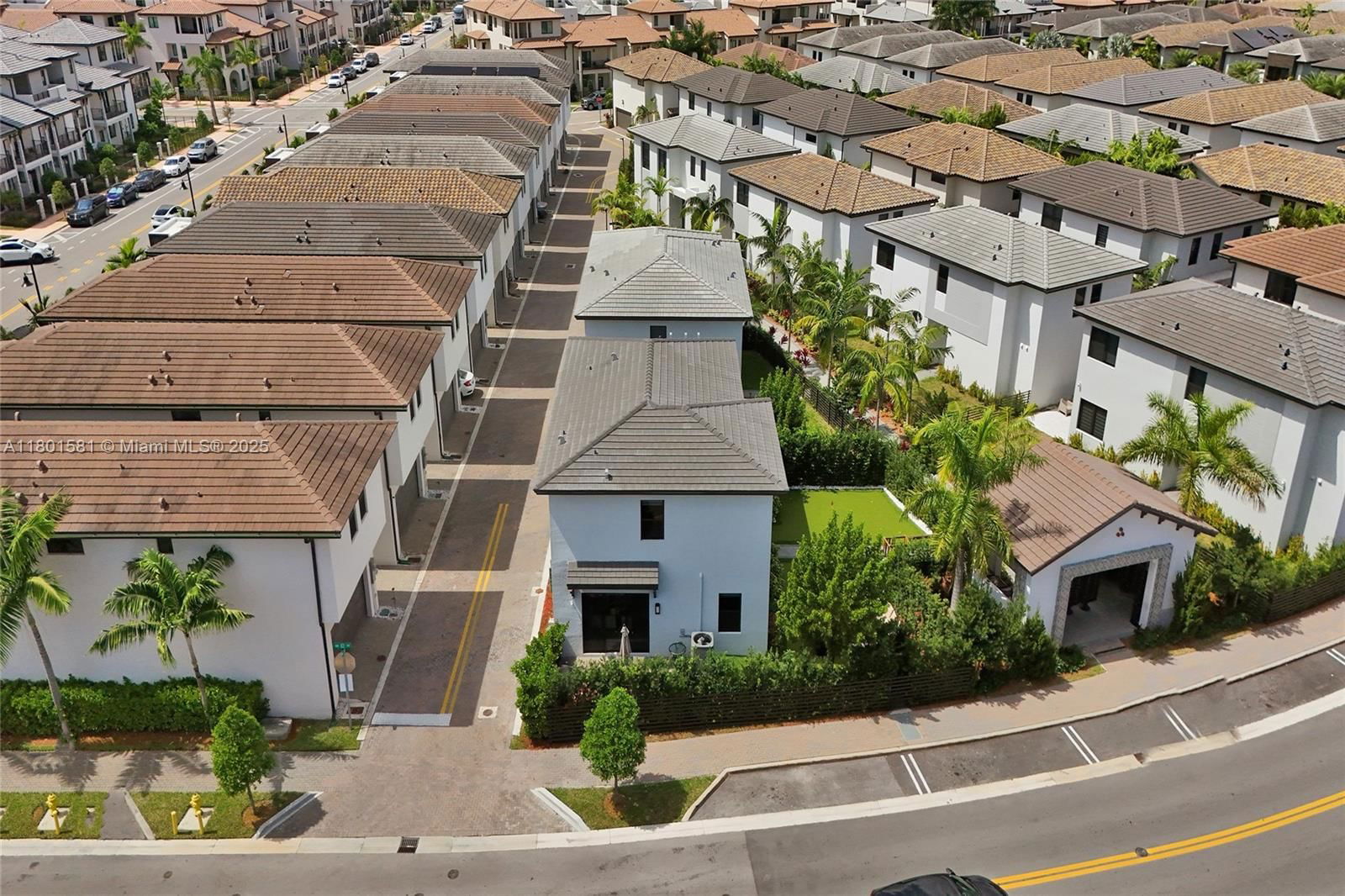 Real estate property located at 8211 43rd Ter, Miami-dade, Downtown Doral South Phas, Doral, FL