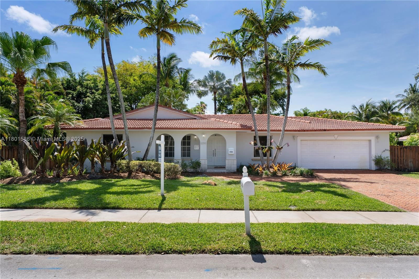 Real estate property located at 8700 64th Ave, Miami-dade, Castaneira Estates, Pinecrest, FL