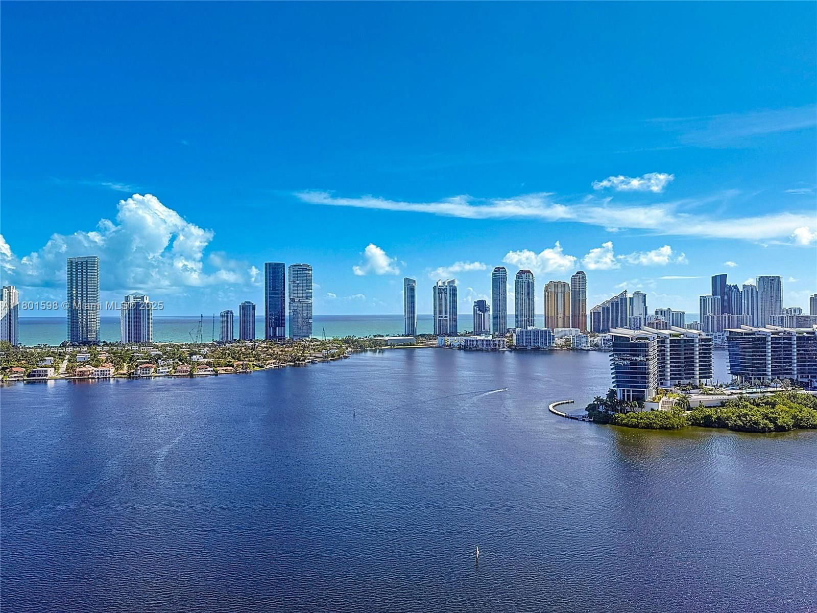 Real estate property located at 3370 Hidden Bay Dr #2813, Miami-dade, 100 Hidden Bay Condo, Aventura, FL