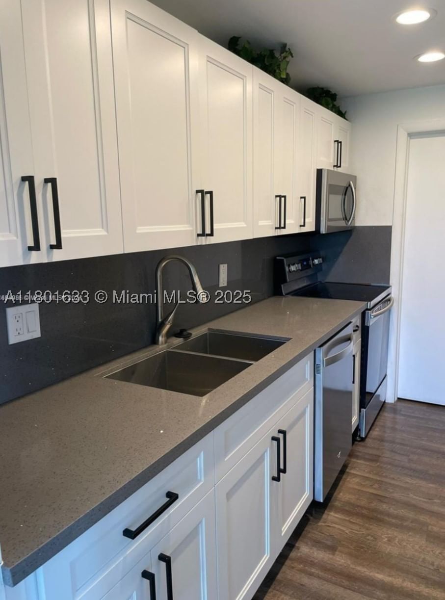 Real estate property located at 4164 Inverrary Dr #301, Broward, Manors Of Inverrary Xii, Lauderhill, FL