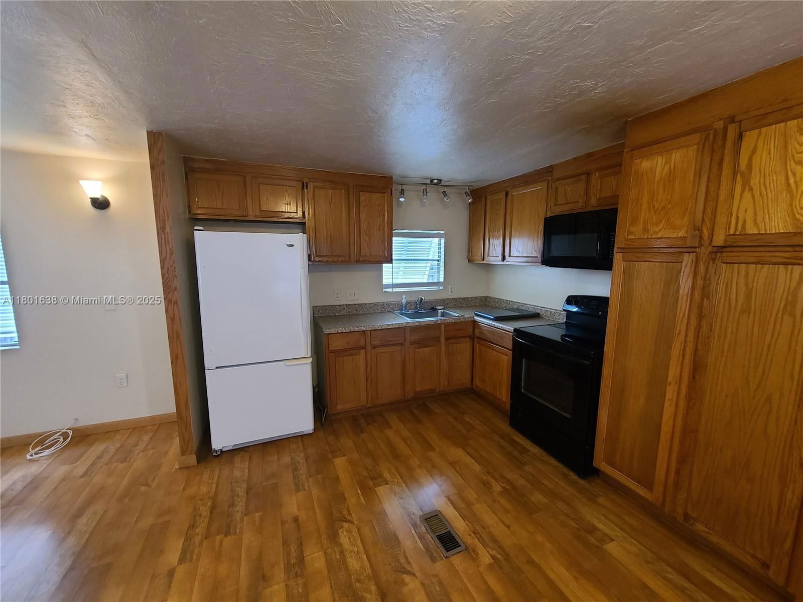 Real estate property located at 21711 7th Ct, Broward, Heritage City Sec 1, Pembroke Pines, FL