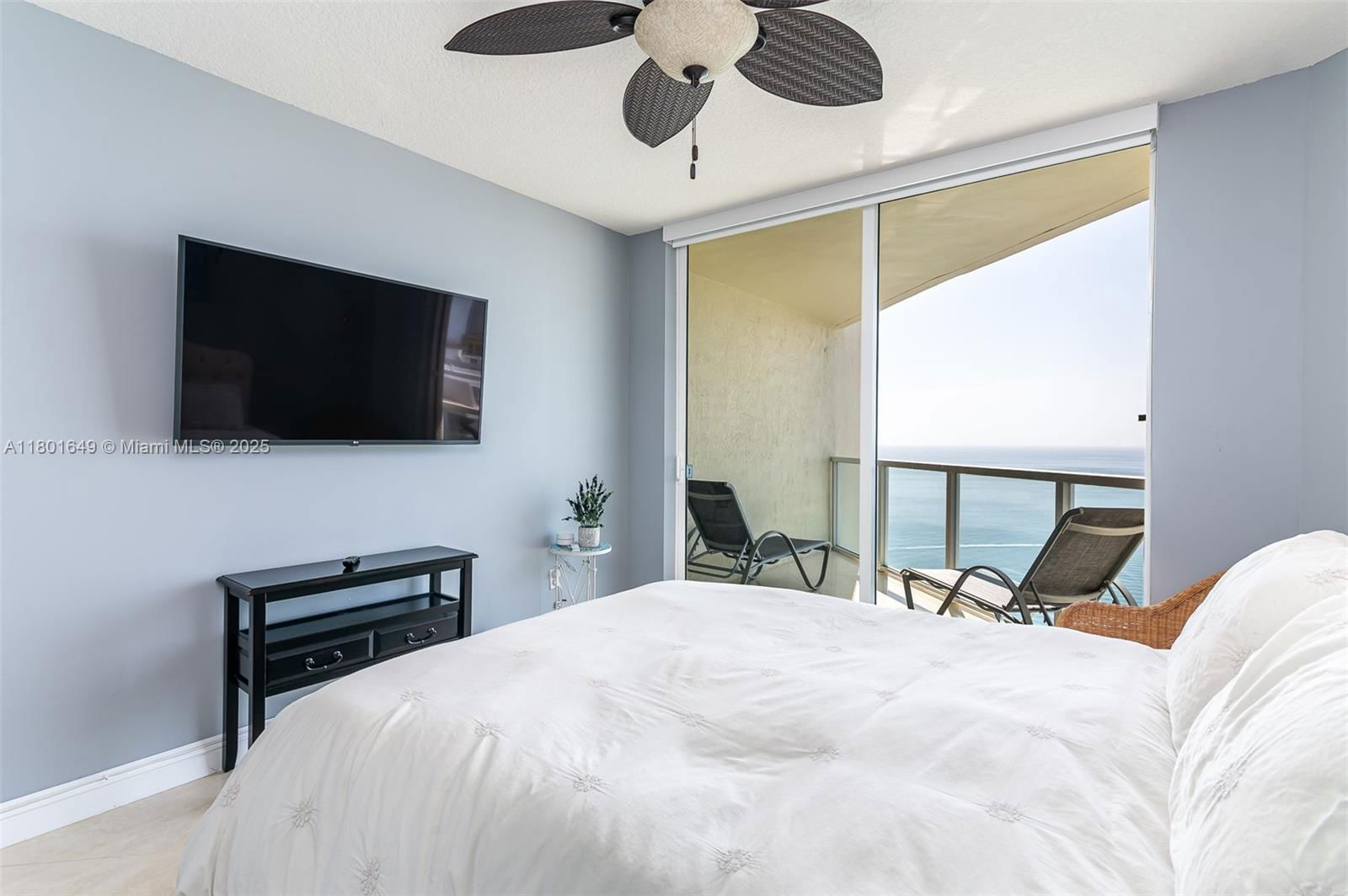 Real estate property located at 16699 Collins Ave #3401, Miami-dade, La Perla Condo, Sunny Isles Beach, FL