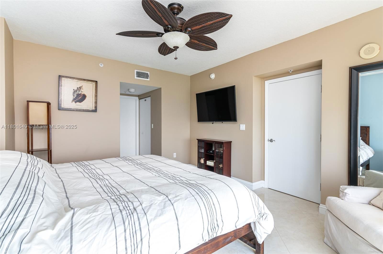 Real estate property located at 16699 Collins Ave #3401, Miami-dade, La Perla Condo, Sunny Isles Beach, FL