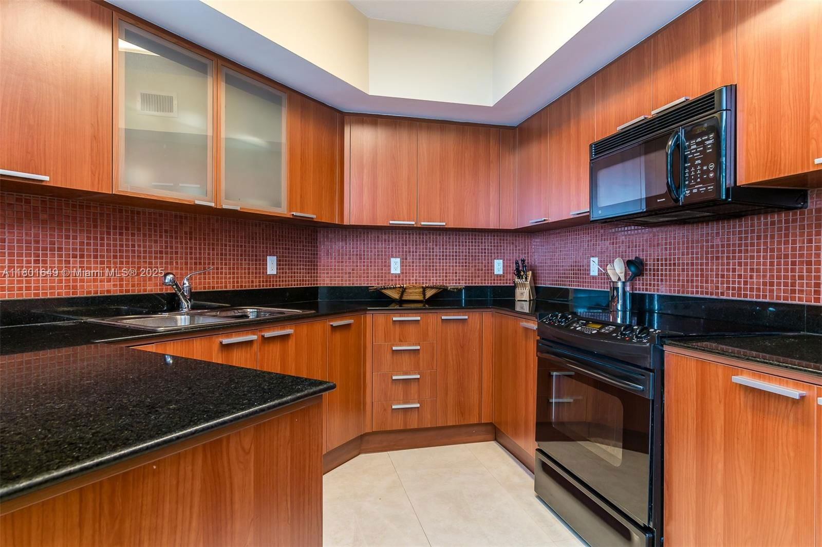 Real estate property located at 16699 Collins Ave #3401, Miami-dade, La Perla Condo, Sunny Isles Beach, FL
