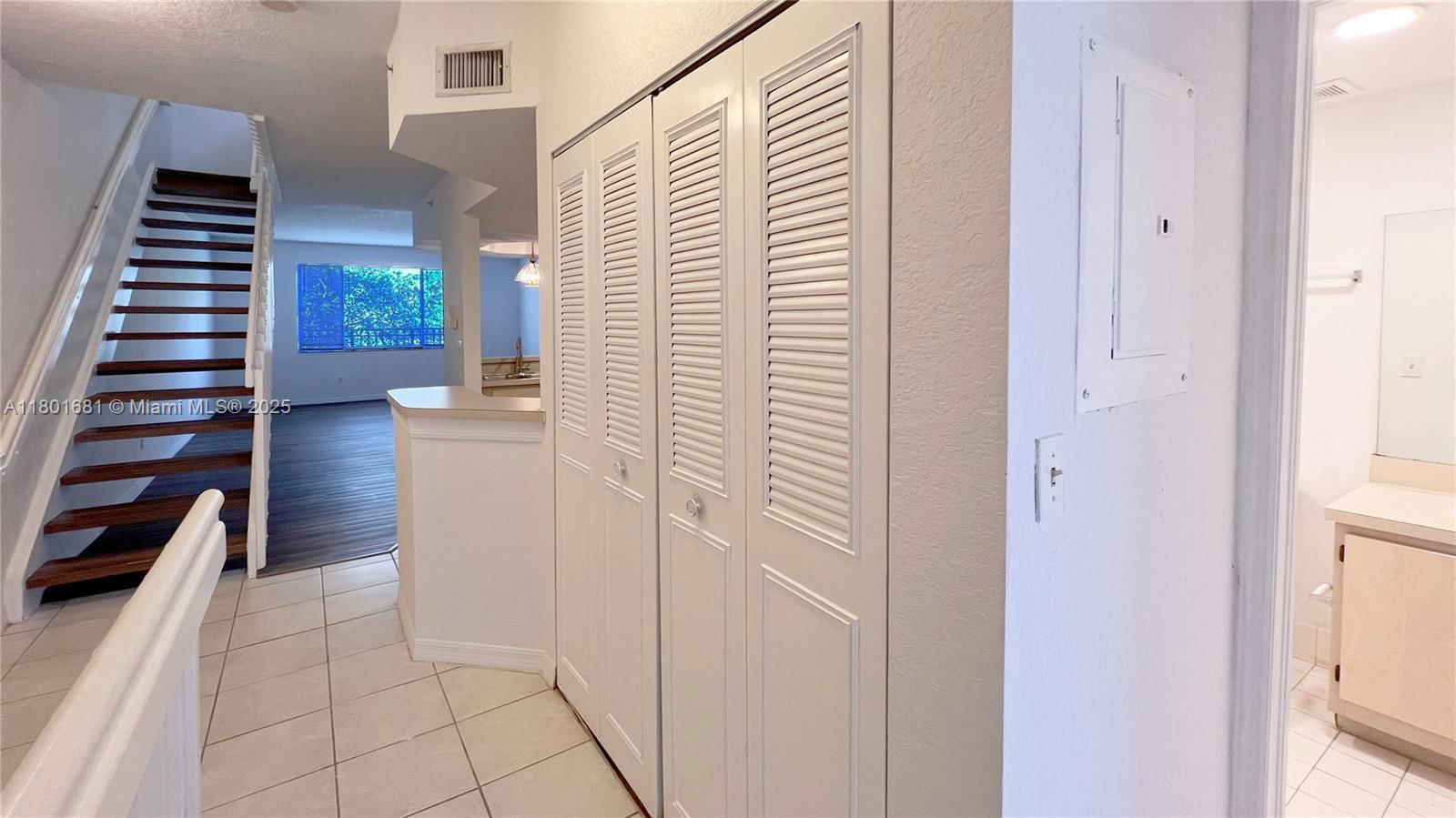 Real estate property located at 781 148 AV #1513, Broward, Villas De Tuscany Condo B, Sunrise, FL
