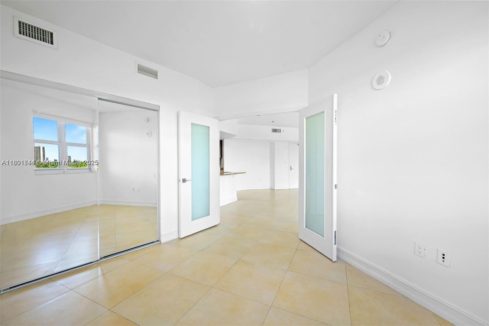Real estate property located at 20000 Country Club Dr #606, Miami-dade, Turnberry Vlg No Tower Co, Aventura, FL