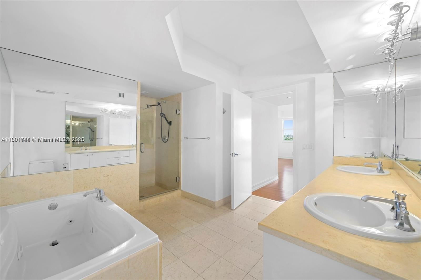 Real estate property located at 20000 Country Club Dr #606, Miami-dade, Turnberry Vlg No Tower Co, Aventura, FL