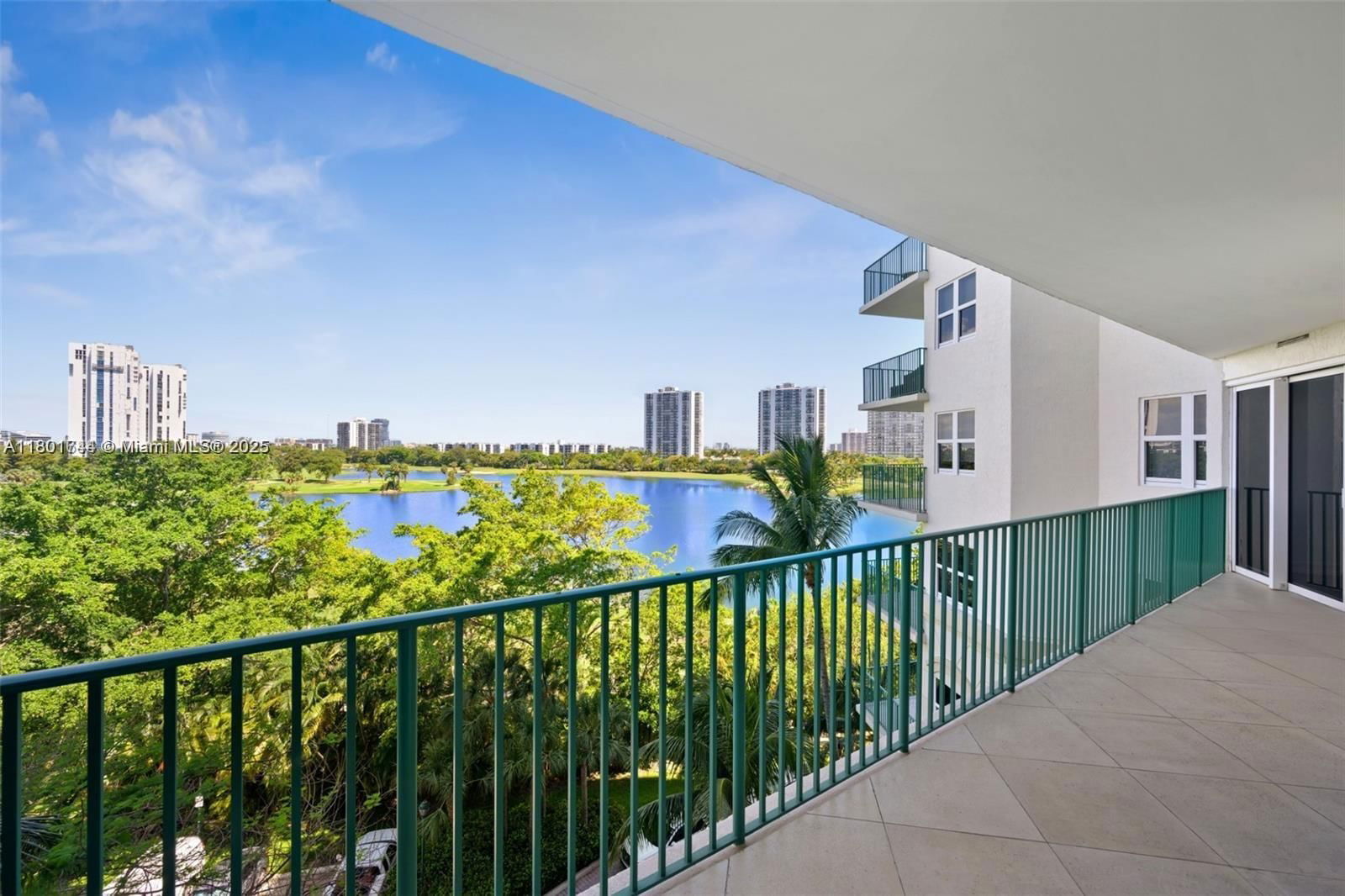 Real estate property located at 20000 Country Club Dr #606, Miami-dade, Turnberry Vlg No Tower Co, Aventura, FL