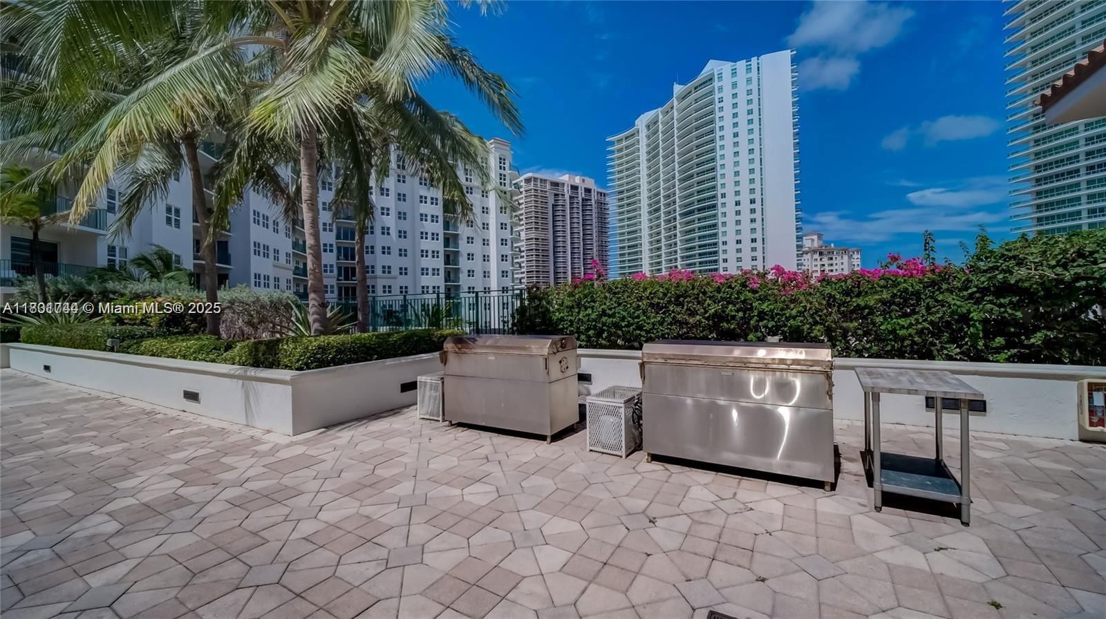 Real estate property located at 20000 Country Club Dr #606, Miami-dade, Turnberry Vlg No Tower Co, Aventura, FL