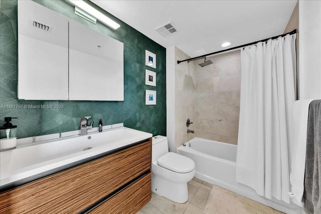 Real estate property located at 335 Biscayne Blvd #4000, Miami-dade, One Miami East Condo, Miami, FL