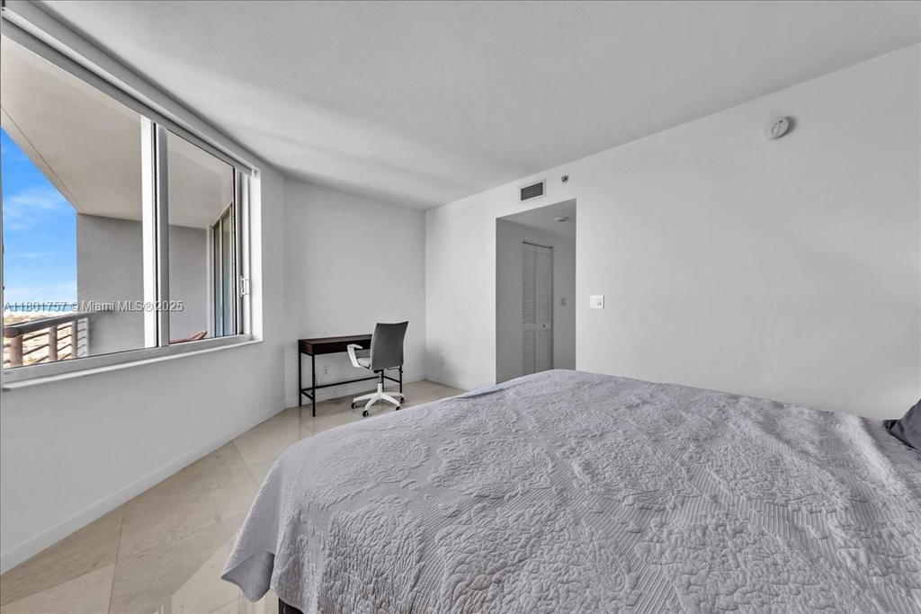 Real estate property located at 335 Biscayne Blvd #4000, Miami-dade, One Miami East Condo, Miami, FL