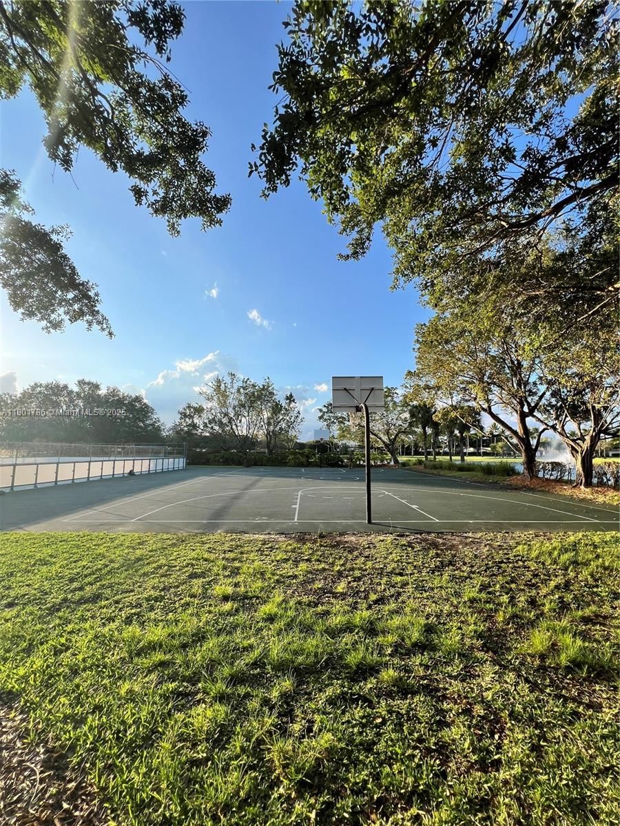 Real estate property located at 1192 Chinaberry Dr, Broward, Sector 2-parcels 1 2 3 4, Weston, FL