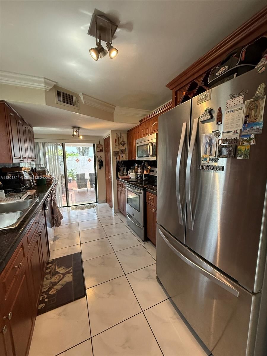 Real estate property located at 1461 124th Ct A-13, Miami-dade, Villa Venezia Condo Ph X, Miami, FL