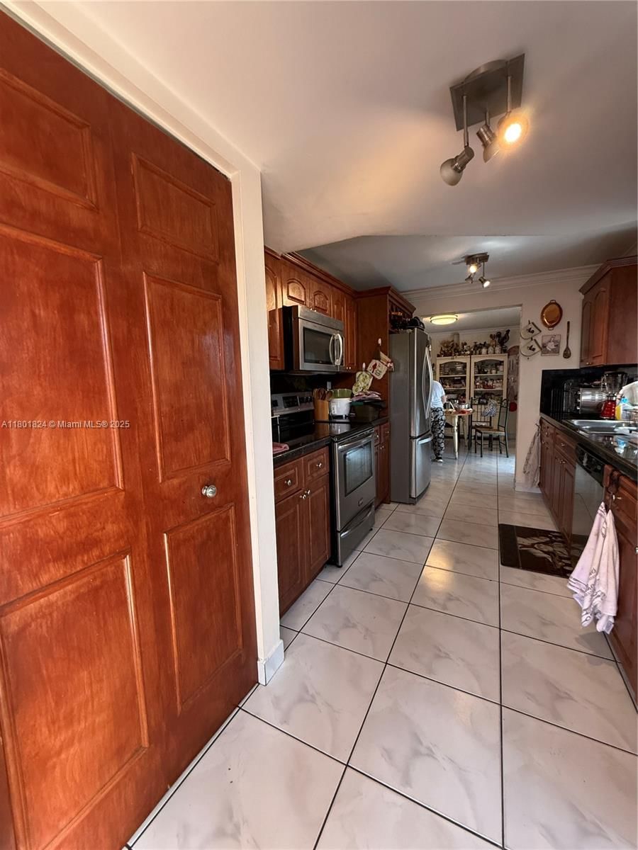 Real estate property located at 1461 124th Ct A-13, Miami-dade, Villa Venezia Condo Ph X, Miami, FL