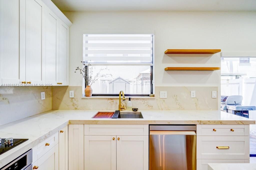 Real estate property located at 10602 33rd Way, Miami-dade, Aquabella Section Two, Hialeah, FL