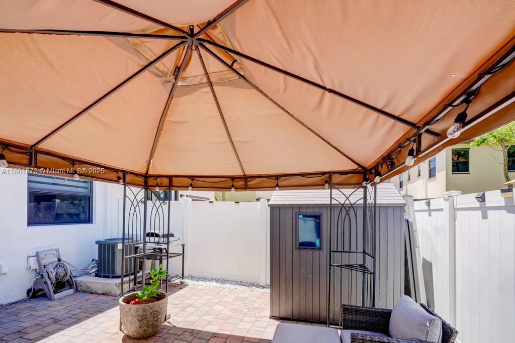 Real estate property located at 10602 33rd Way, Miami-dade, Aquabella Section Two, Hialeah, FL